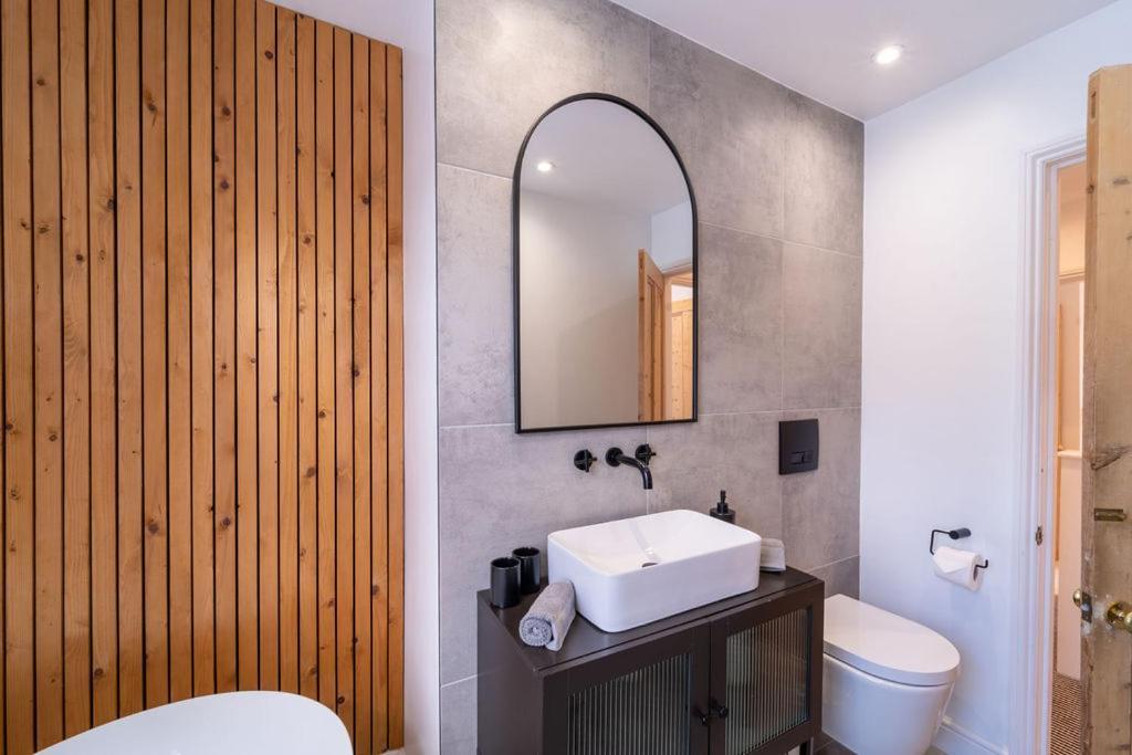 Elegant 3 Bedroom Home In The Centre Of Cheltenham Zewnętrze zdjęcie