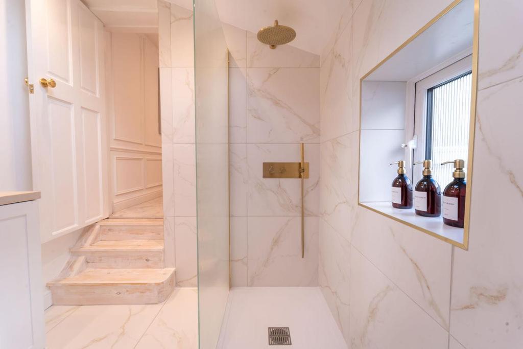Elegant 3 Bedroom Home In The Centre Of Cheltenham Zewnętrze zdjęcie