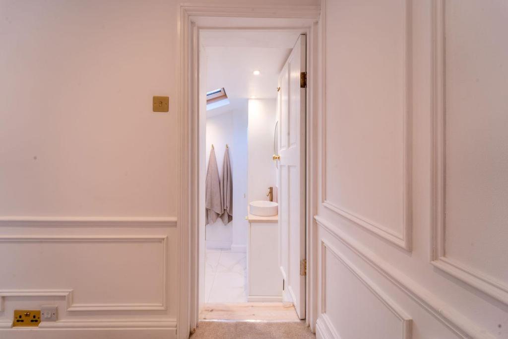 Elegant 3 Bedroom Home In The Centre Of Cheltenham Zewnętrze zdjęcie