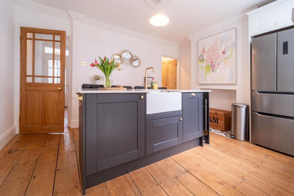 Elegant 3 Bedroom Home In The Centre Of Cheltenham Zewnętrze zdjęcie