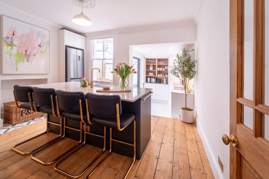 Elegant 3 Bedroom Home In The Centre Of Cheltenham Zewnętrze zdjęcie